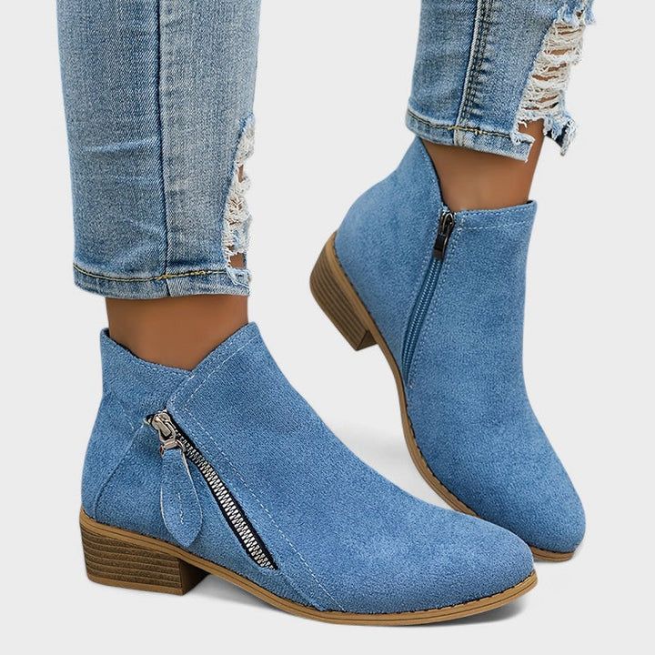 Botas Emma Azul Claro em Camurça com Cano Baixo