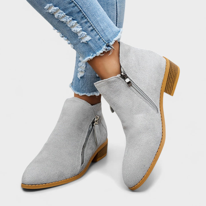 Botas Emma Azul Claro em Camurça com Cano Baixo