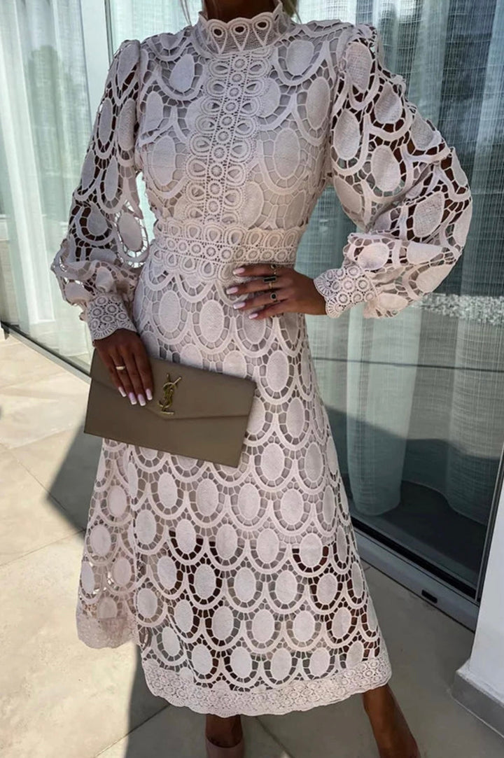 Rori - Vestido Midi Elegante com Detalhes em Renda