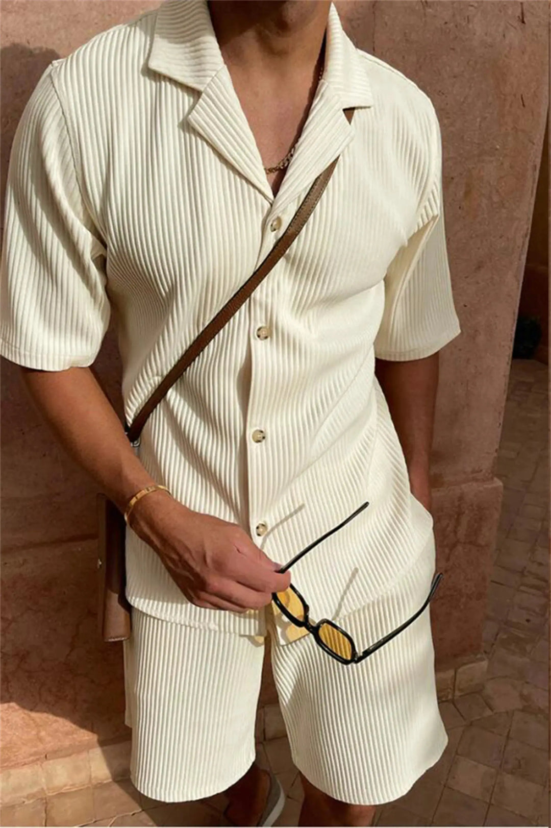 Conjunto de Veludo Cotelê com Camisa e Bermuda