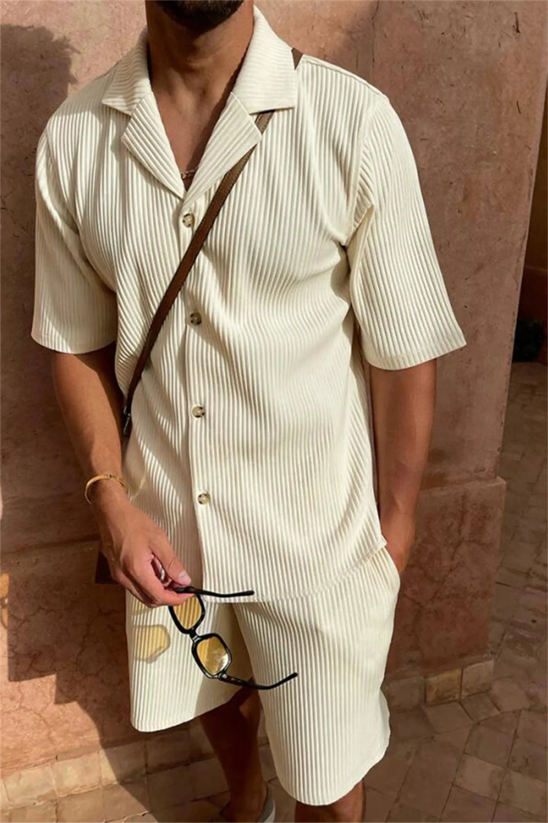 Conjunto de Veludo Cotelê com Camisa e Bermuda