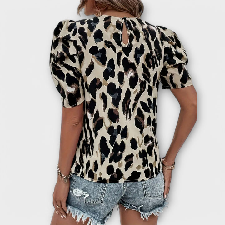 Blusa com estampa vibrante