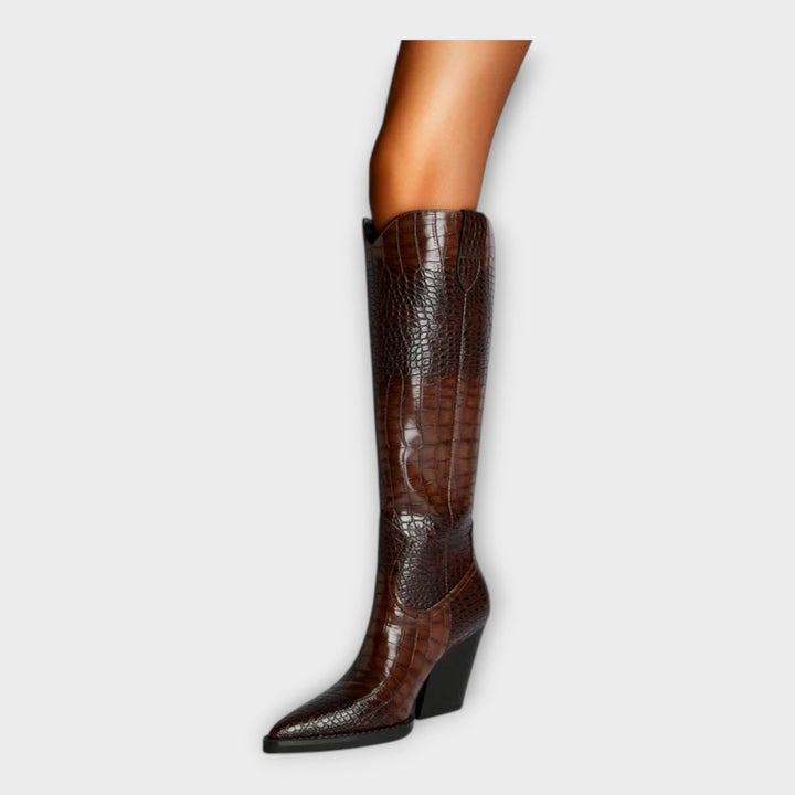 Botas com Design Croco e Salto Elegante
